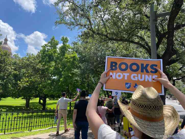 Teachers for gun legislation march to Ted Cruz's office in Austin