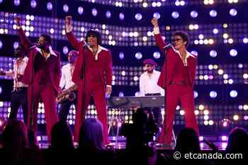 Bruno Mars Pulls Hilarious Prank On Anderson .Paak During Silk Sonic’s Las Vegas Show - ETCanada.com