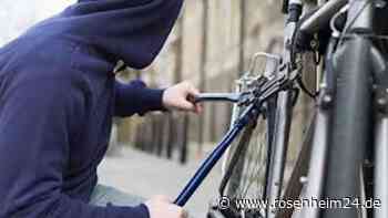 Polizei Bad Aibling nimmt Täter fest: 36-Jähriger entwendet mit zwei Jungen abgesperrtes Fahrrad