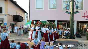 Reihe „Musik und Tanz am Maibaum“ startet: Einmal monatlich im Juni und Juli