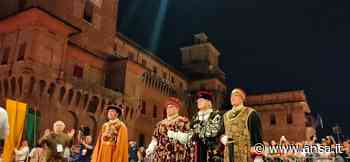 Sgarbi sfila al palio di Ferrara e sfida Siena - Emilia-Romagna - Agenzia ANSA