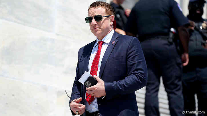 Ethics watchdog says two Republicans may have violated STOCK Act rules