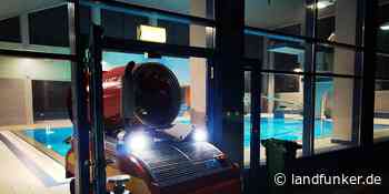 BRUCHSAL | Großeinsatz durch Brand im Technikbereich des Hallenbad SaSch - Landfunker