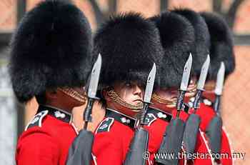 Go faux: Buckingham Palace guards' ceremonial bearskins in crossfire - The Star Online