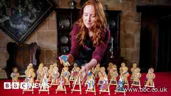 Platinum Jubilee: Gingerbread monarchs get castle display