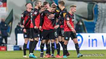 Saisonfazit Holstein Kiel: Achterbahnfahrt mit Happy End - NDR.de