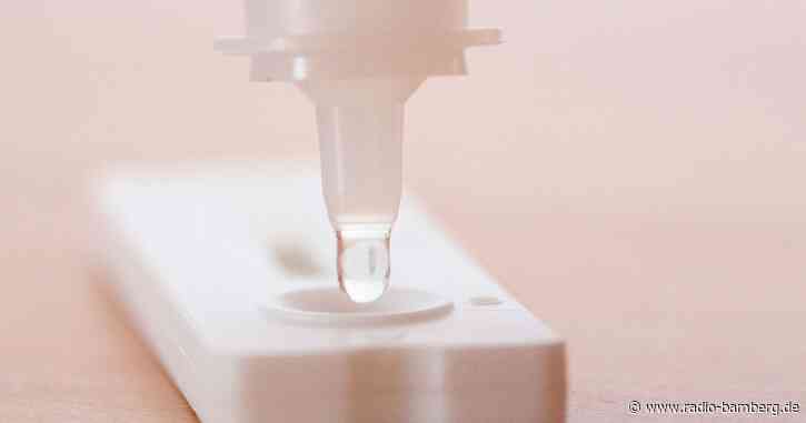 BAG: Arbeitgeber können Corona-Tests anordnen