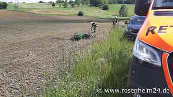 Fahrschüler kommt bei Rohrdorf mit Motorrad von der Straße ab und stürzt in Feld