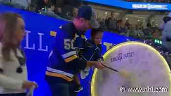 Cardinals ace Wainwright, son, hit drum at Blues game to fire up fans - NHL.com
