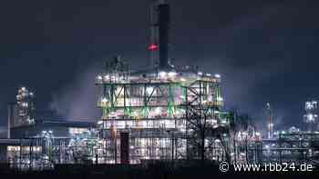 Aktivisten manipulieren erneut Rohöl-Pipeline zwischen Schwedt und Rostock - rbb24