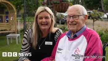 Oldest Commonwealth Games baton bearer over the moon to join relay - BBC