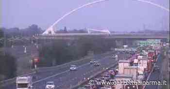 Lunghe code in A1 dal casello di Parma a Reggio Emilia e traffico intenso anche in A15 (da Aulla a Sarzana) - Gazzetta di Parma