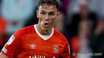 Kal Naismith: Bristol City sign defender after departure from Luton - BBC