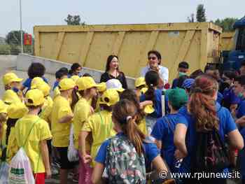FOTO / STUDENTI DI PINETO IN VISITA ALL'ECOCENTRO TRA CICLO DEI RIFIUTI E BUONE PRATICHE - R+News