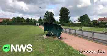 Vandalen vernielen terreinen en spelersbank van KVC Deerlijk Sport - VRT NWS
