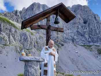 Il cuore di don Giuliano Borlini, parroco di Clusone, curato da un robot - Prima Bergamo