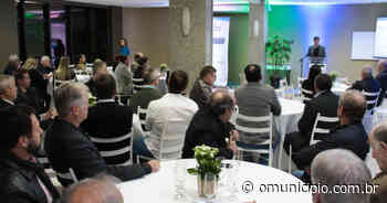 Sinduscon comemora 32 anos de trajetória com associados e autoridades de Brusque - O Município