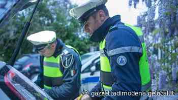 Modena, controlli in zona Tempio e Stazioni: controllate 190 auto, 200 persone. Multati in 45 - La Gazzetta di Modena