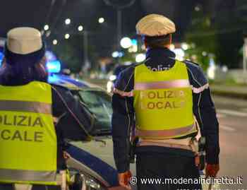 Modena, guida ubriaco e sbanda: 25enne finisce in mezzo alle aiuole - modenaindiretta.it