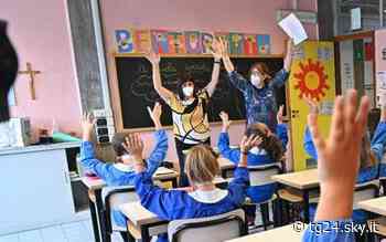 Cade pannello controsoffitto in scuola Trieste,nessun ferito - Sky Tg24