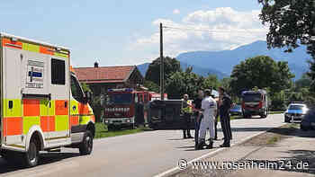 Bruckmühlerin (72) rammt geparktes Auto und überschlägt sich mit eigenem Wagen