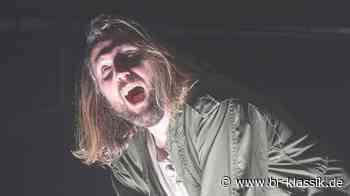 Kritik - "Peter Grimes" in Augsburg: Eremit in der Wasserwüste - BR-Klassik