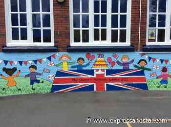 Mural celebrates Queen's Platinum Jubilee at Sutton Coldfield school - Express & Star