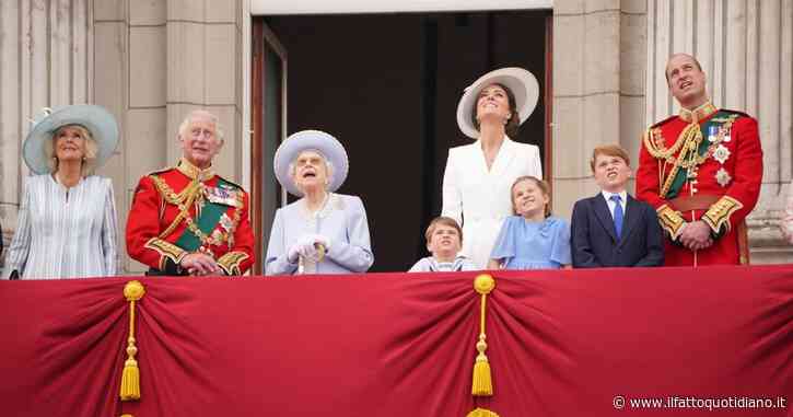 Giubileo di Platino, la regina Elisabetta si affaccia al balcone con William, Kate e i principini: ecco come è andato il Trooping the Colour