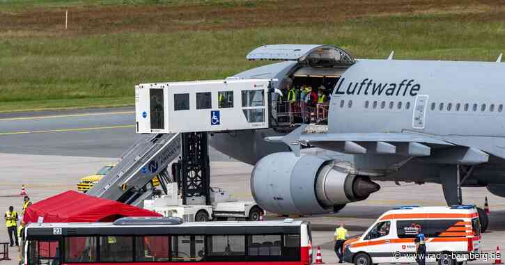 Verwundete aus der Ukraine zur Behandlung eingetroffen