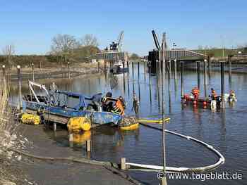 Havarie in Stade: Baggerboot von Stahlpfosten aufgespießt - Blaulicht - tageblatt.de