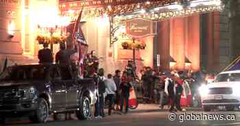 Protesters gather outside Calgary hotel where Prime Minister Justin Trudeau is staying - Global News