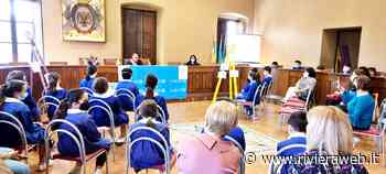 Locri: la scuola regala alla città “Un paese bellissimo” - La Riviera