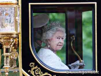 "Malessere" per la regina Elisabetta: niente messa per il Giubileo