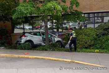 Three injured, including pedestrian, during crash at Victoria hospital – Saanich News - Saanich News