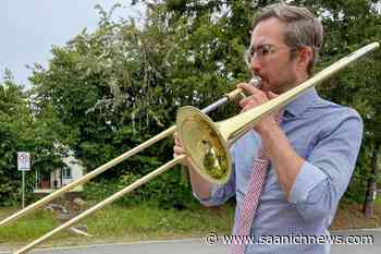 Trombone sends bear packing at St. John's Academy on Vancouver Island – Saanich News - Saanich News