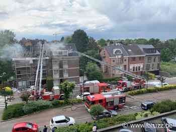 Arbeider gewond bij dakbrand in Sint-Pieters-Woluwe - BRUZZ