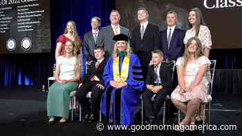 Mom of 9 graduates from medical school, plans to become a neurosurgeon - GMA