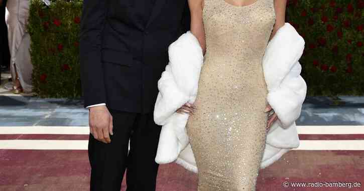 Kim Kardashian spricht über Kuss mit Pete Davidson