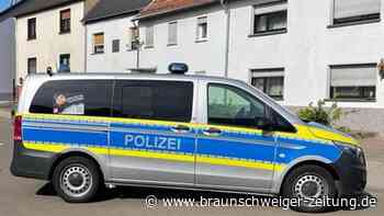 Senior feuert aus Fenster auf Polizisten