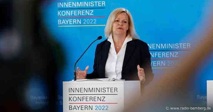 Volksverhetzung: Beamte sollen schneller aus Dienst fliegen