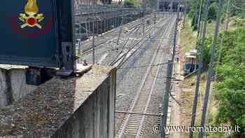 Treno svia dal binario nella galleria tra Serenissima e Prenestina, 219 passeggeri evacuati
