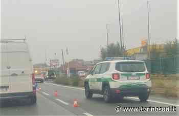 ORBASSANO - Auto impazzita travolge due persone e finisce la propria corsa in un campo di calcio: una donna in prognosi riservata - TorinoSud