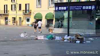 Monza, dopo il mercato piazza Trento e Trieste rifiuti ovunque. Sassoli: “Un orrore” - MBNews