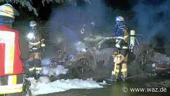 Brandstiftung vermutet - Auto in Essen-Karnap in Flammen - WAZ News