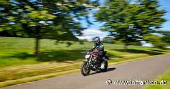 Kreis Bamberg: 16 Meter durch die Luft geschleudert: Motorradfahrer (18) prallt volle Wucht gegen Auto