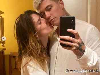 Benjamin Mascolo annuncia la rottura con Bella Thorne. Mentre lei si rilassa a letto