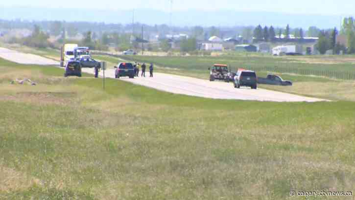 Crash on Highway 2A near Okotoks injures 2 people