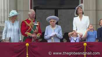 Video: Royals watch flypast from Buckingham Palace - The Globe and Mail