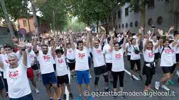 Modena: è tornata la Run 5,30. In migliaia di corsa all'alba per le strade della città - La Gazzetta di Modena