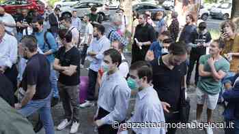 Modena. Giovani, pensionati, attori, sognatori: in mille al casting per il film sul Drake - La Gazzetta di Modena